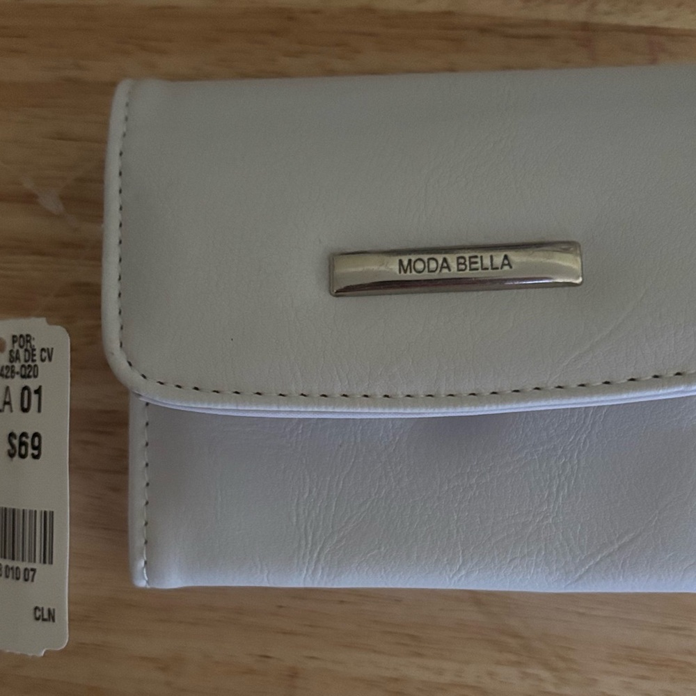 Moda Bella White Wallet